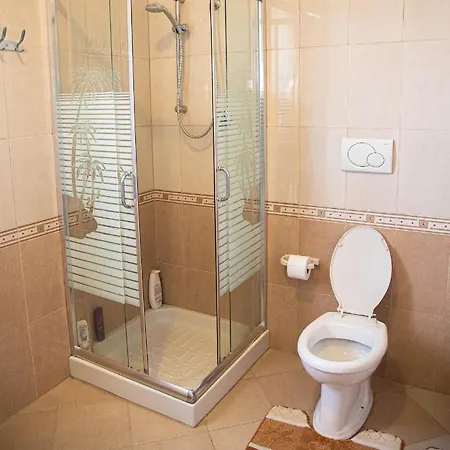 10 Minutes From The Sea Yellow House Hotel 3*