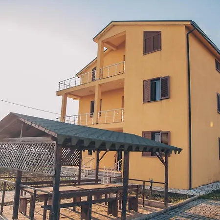 10 Minutes From The Sea Yellow House Hotel 3*